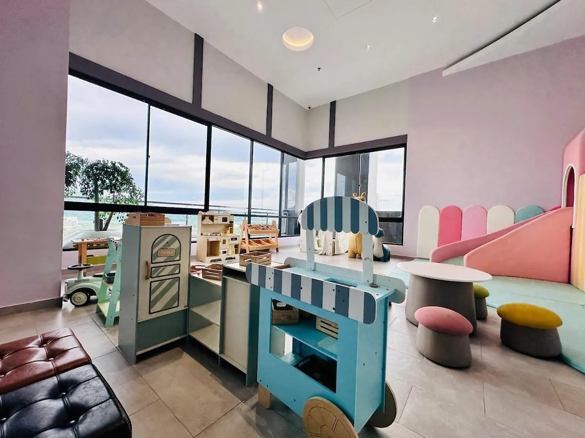 Iconic Regency 3Br Seaview Homestay With Rooftop Pool Bayan Lepas 0*,